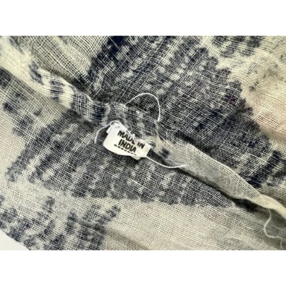 Free People sheer tote/hobo with a geometric design. - Picture 9 of 9